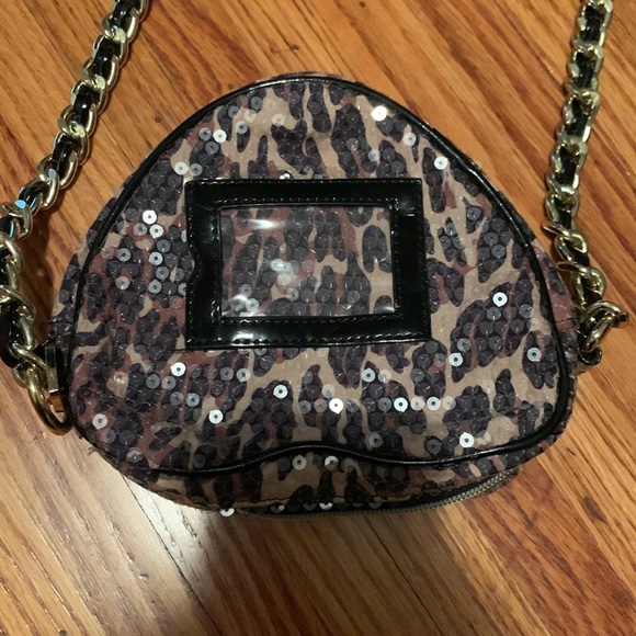 Betsey Johnson crossbody cheetah leopard heart sequin purse with chain strap - Picture 3 of 4